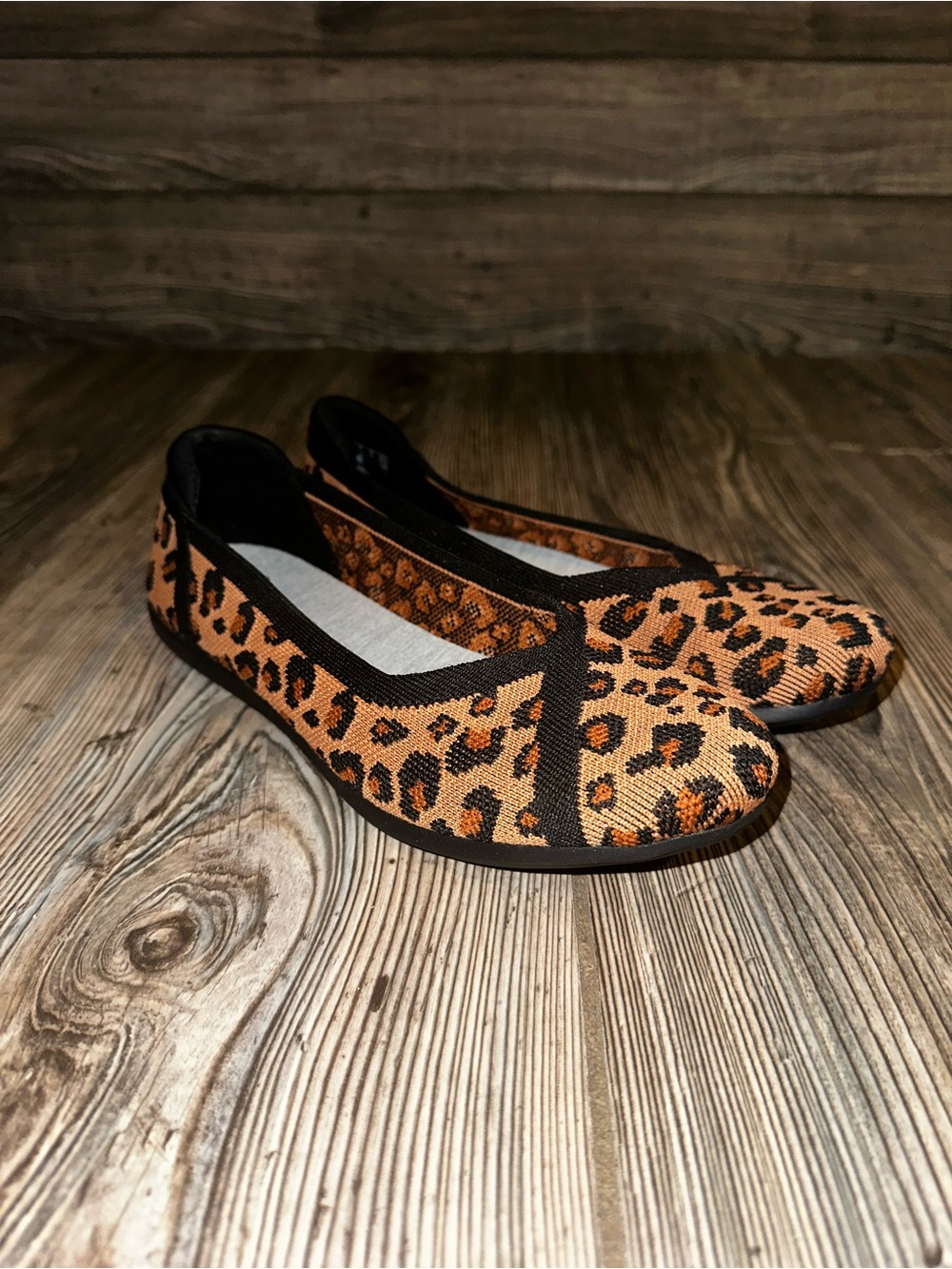 New Cloudsteppers by Clark’s Leopard Knit Flats Cushion Soft Trendy Print 7.5